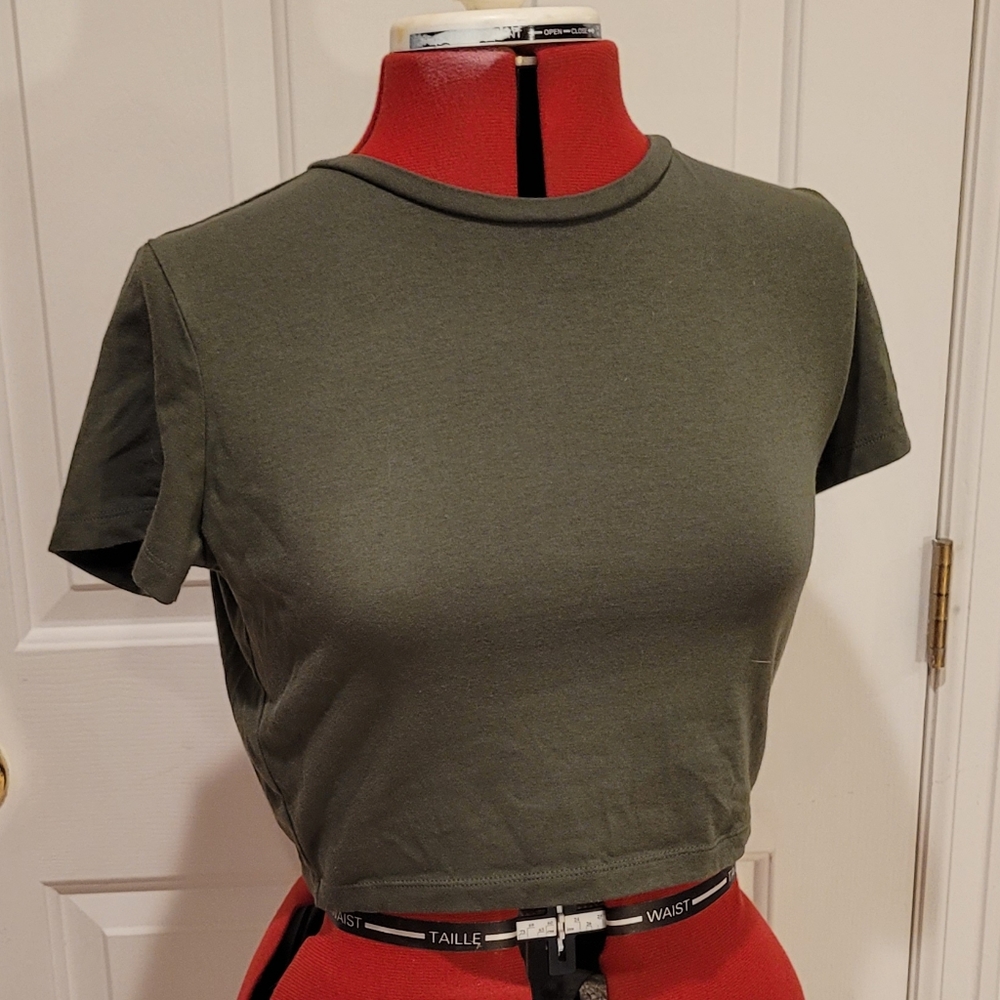 Cropped green Wild fable tee